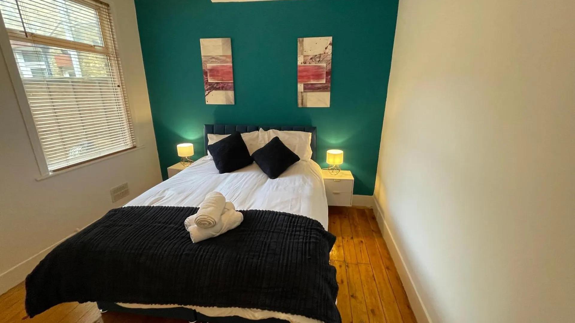 E10 Short Stay Apartment London