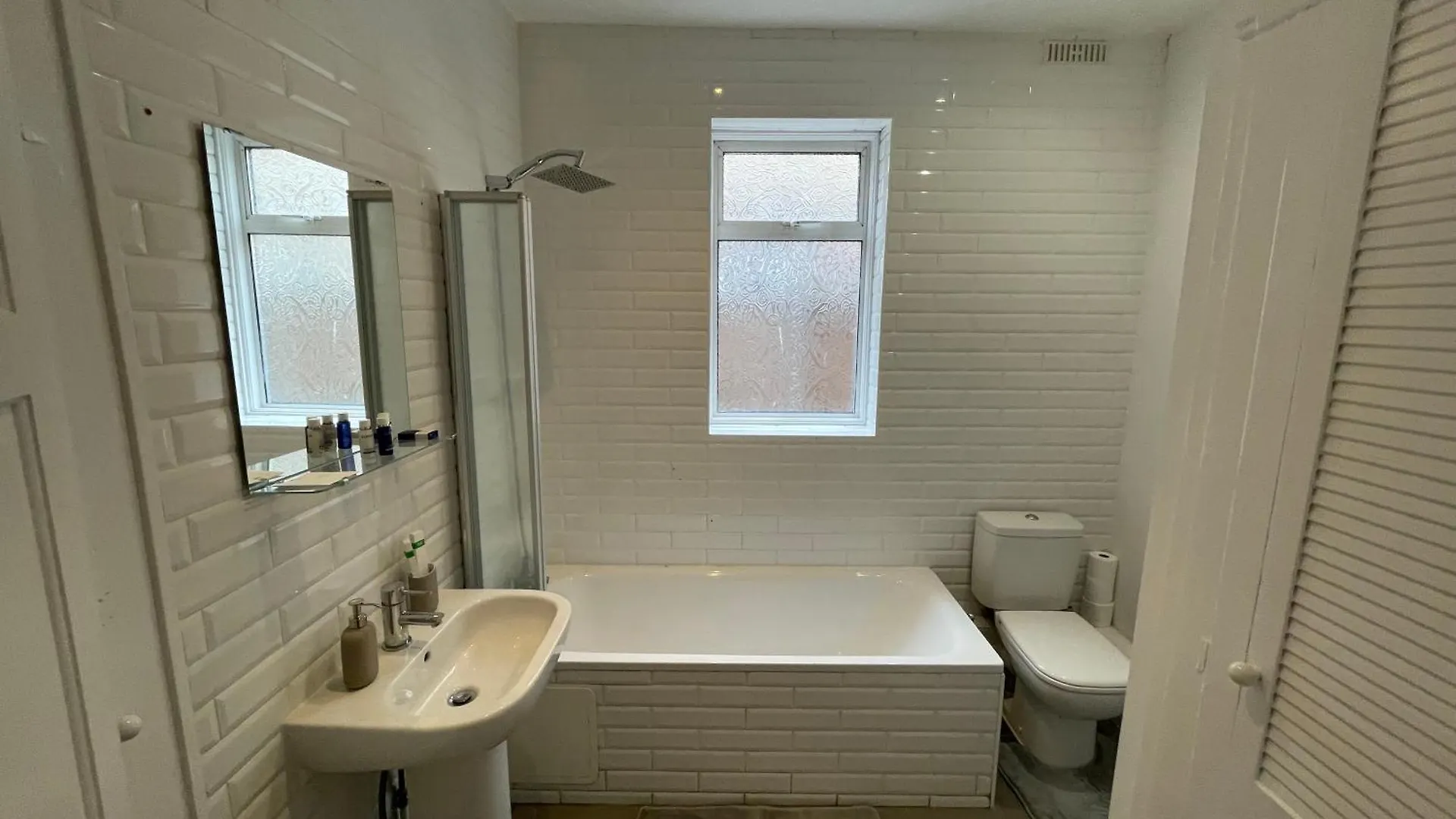 E10 Short Stay Apartment London